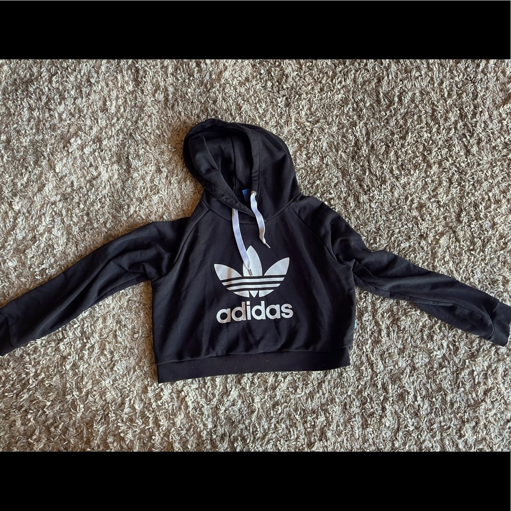 Adidas cropped hoodie🖤